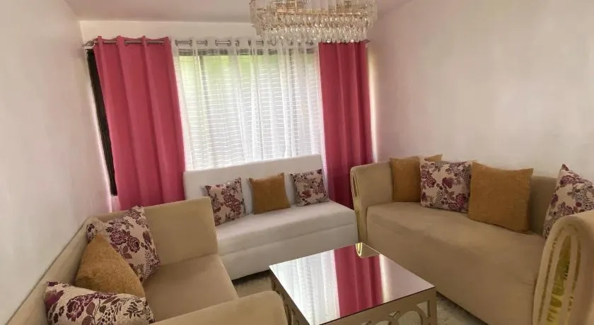 9DR 3-Bedroom Apartment Near Monumental Area - Image 1