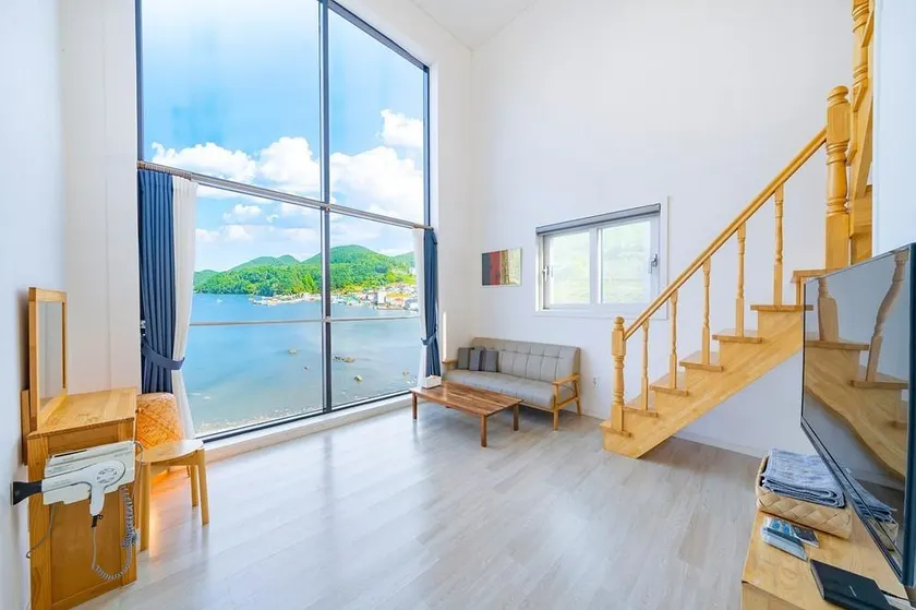 Tongyeong By the Sea Spa Pension - Image 1