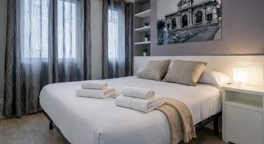 Apartamento Plaza de Castilla II - Urbano con Estilo y Funcional - Image 1