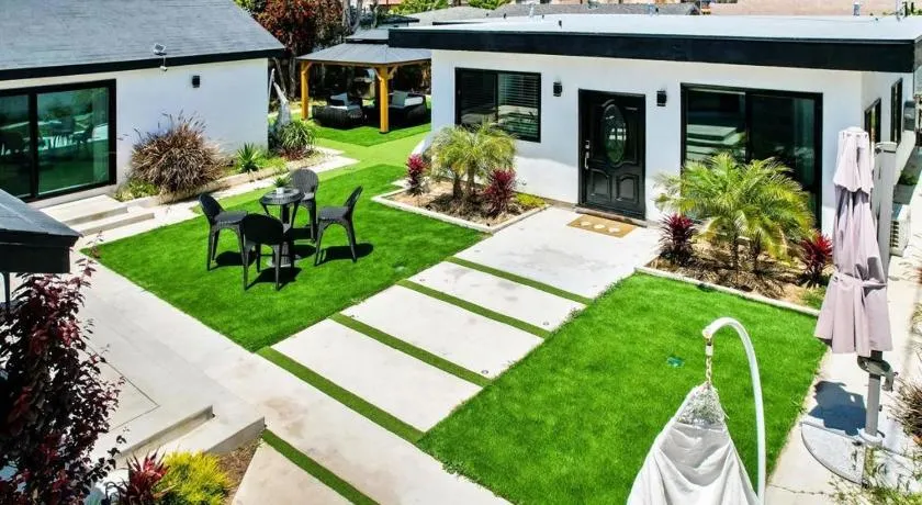 Luxury 2 separated Villa in Huntington Beach - Image 1