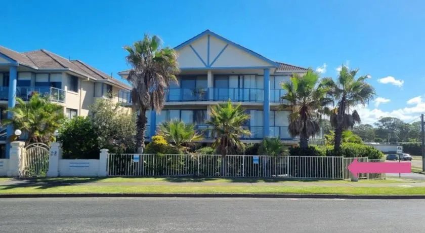 Apartment In Paradise - Image 1