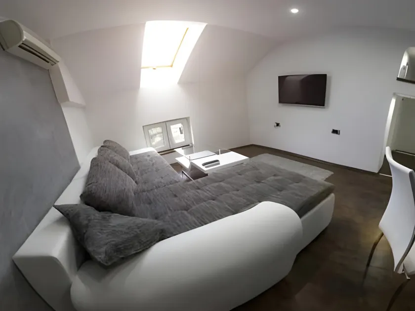 Central Park Apartments - Image 1