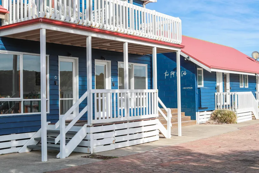 Port O' Call Motel - Image 1