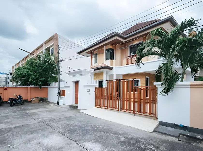 Pool Villa in Tambon Patong - Image 1