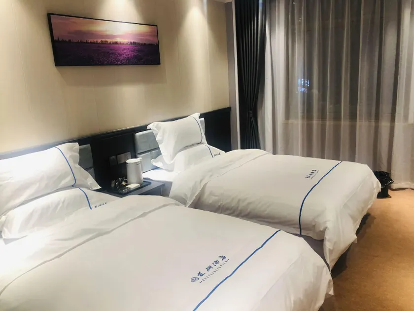 Que Tong Hotel - Image 1