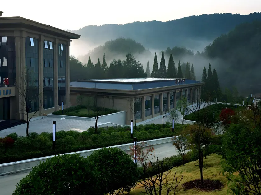 Huangshan Fengda International Hotel - Image 1
