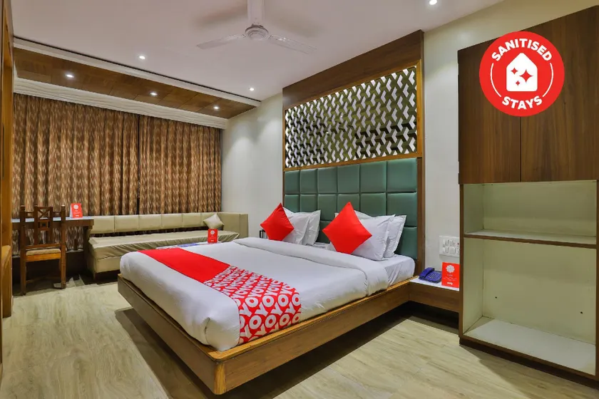 OYO 1389 Hotel Relax Inn - Image 1