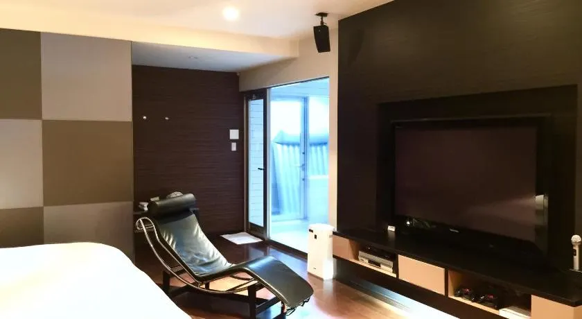LUXe - Image 1