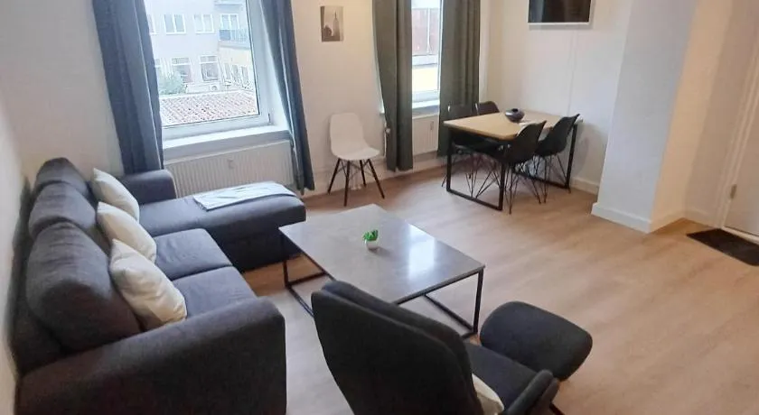 2 bedroom apartment with Free private parking - Image 1