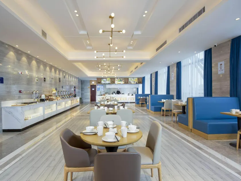 Kyriad Marvelous Hotel Hanzhong High-speed Railway Station - Image 1