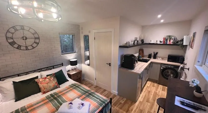 Garden Lodge - Image 1