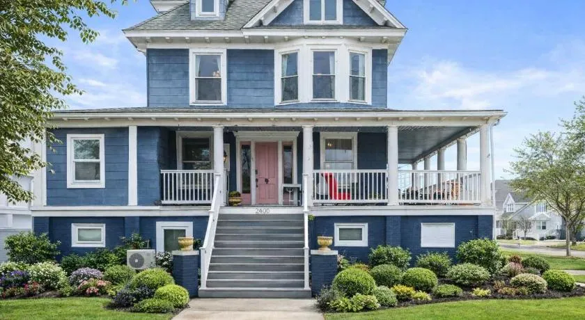 10BR North WW Beach Home - Sleeps 22 - Image 1