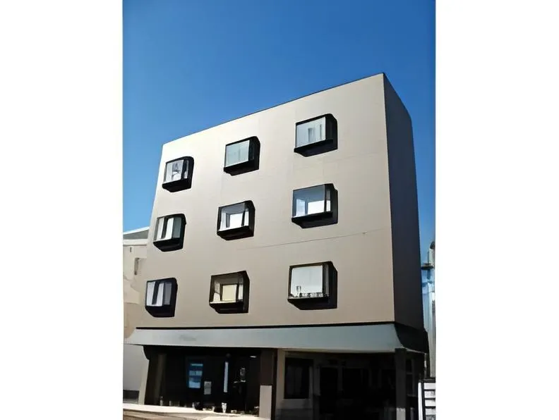 Beach Hotel Shirarahama - Image 1