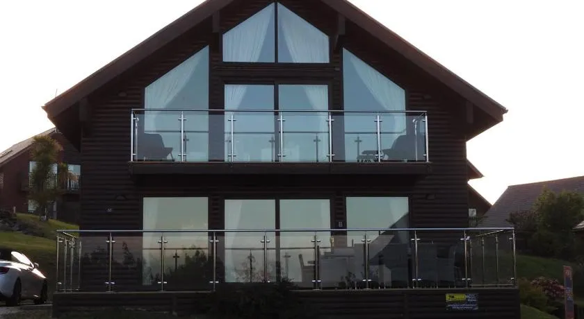 Peaceful relaxing home with leisure - Image 1