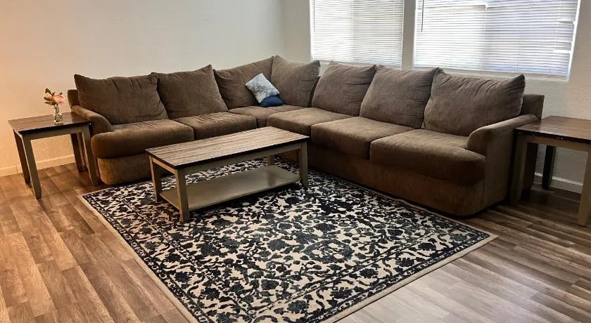 Lovely 1bed,1bath condo with free parking - Image 1