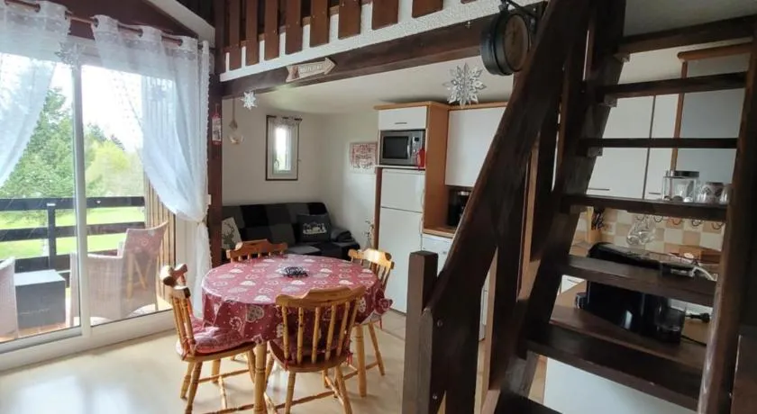 LE CHALET, Superbe Duplex avec Balcon aux Rousses, Netflix, WI-FI, Parking Gratuit et Draps inclus - Animaux Interdits - Image 1
