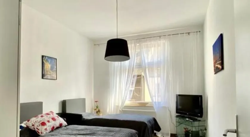 Alles was man braucht, 1-Zimmer Wohnung - Image 1