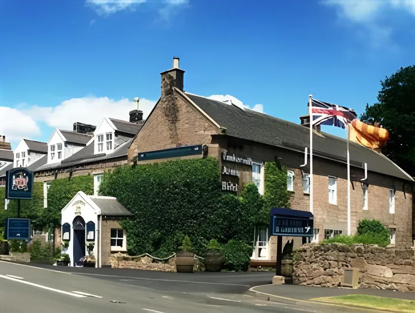 Tankerville Arms Hotel - Image 1