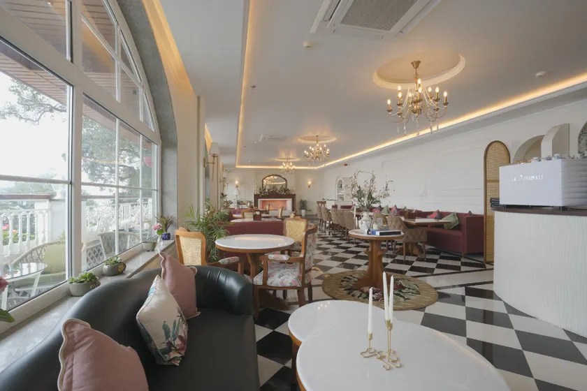Mayfair Suites - Image 1