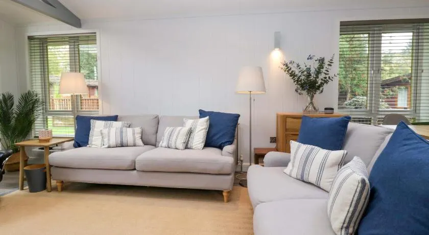5 Waterside Wood - Image 1