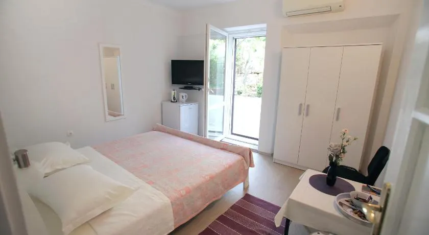 Rooms Feme - Image 1