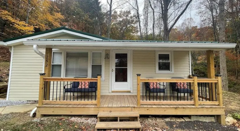 Oscar’s Hendo Retreat - Image 1