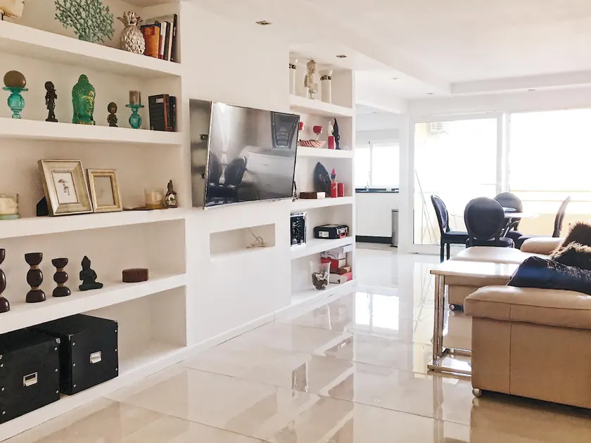 The White Apartment: Luxus, Strand und Design - Image 1