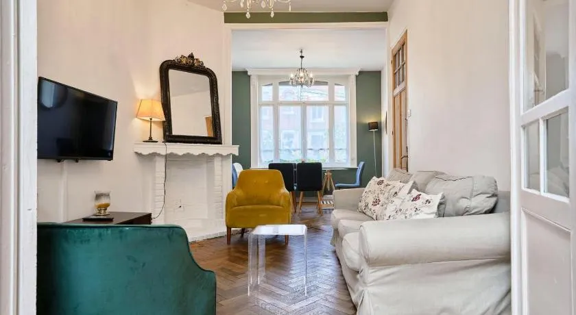 Beautiful 1900 house full equipped, 4bdrm+ garden! - Image 1
