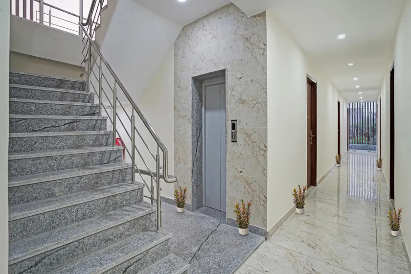 Super Townhouse 1336 Holiday Delight - Image 1