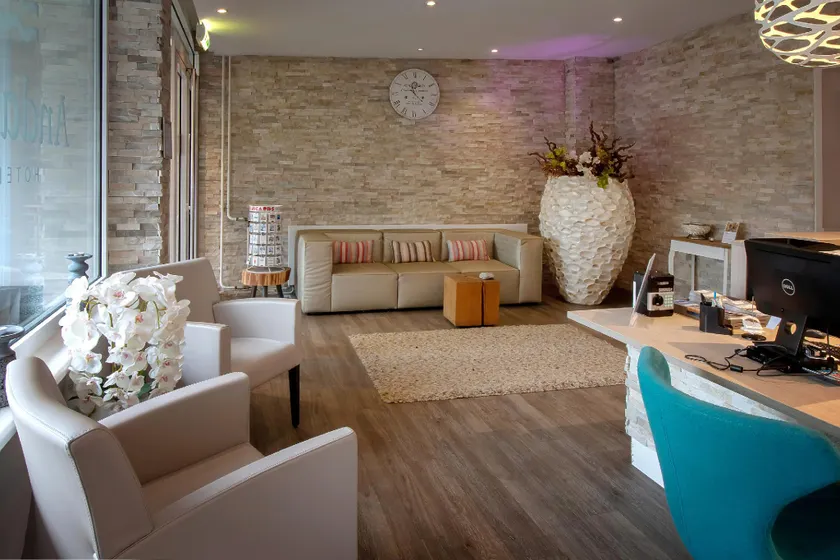 Hotel Andante aan Zee - Image 1