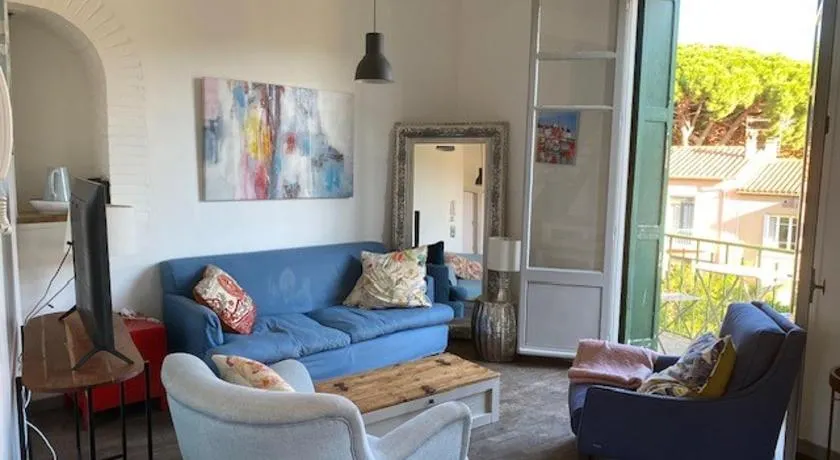 Gorgeous apartment superbly located in old town - Image 1