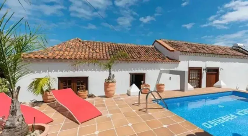 Charming house with shared pool in San Cristóbal de La Laguna - Image 1