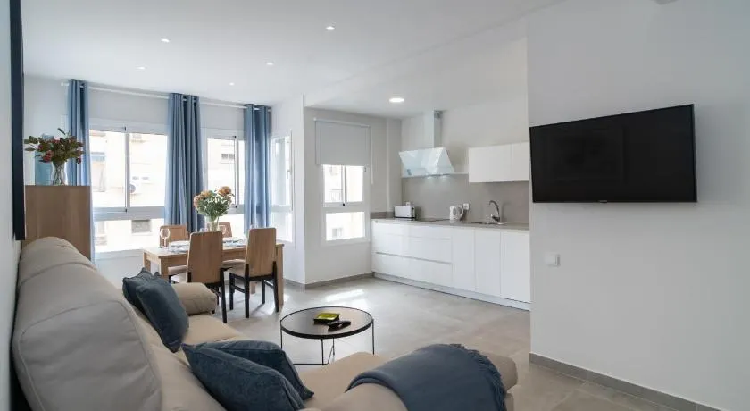AAC Málaga - Amplio apartamento con terraza, totalmente equipado, nuevo, muy bien ubicado - Image 1