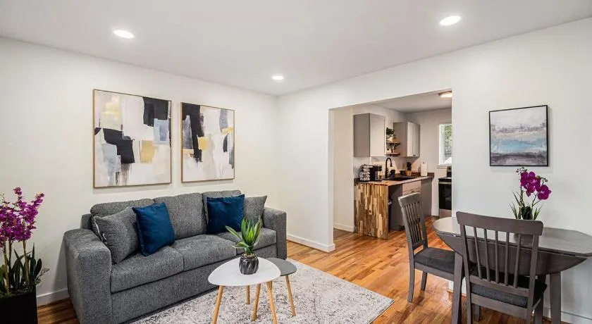 Cozy Luxe 2BR Apartment - Image 1