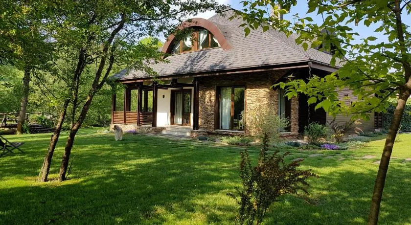 Chalet Hovel - Image 1