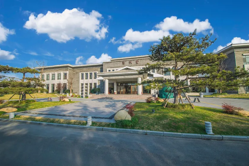 Ze Lin Hill-view Hotel - Image 1