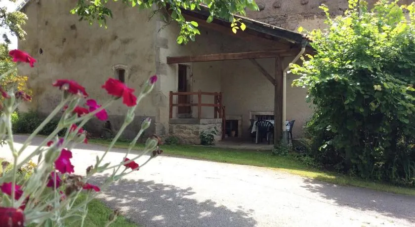 Maison campagnarde charmante avec jardin, terrasse couverte et accès direct au canal de l'Est. - Image 1