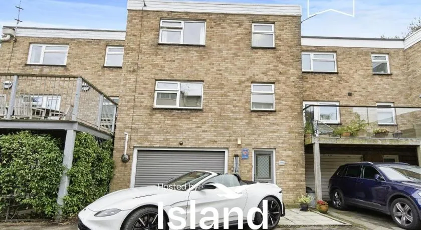 3 Harbour Strand - Image 1