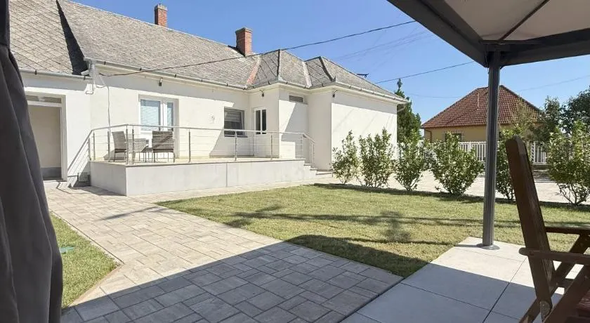Varázsvilág Vendégház - Image 1