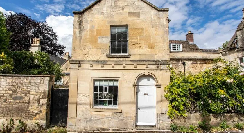 Exquisite Historic Hideaway - Image 1