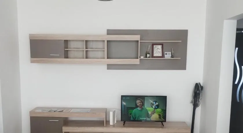 4 Rooms Apartment - Image 1