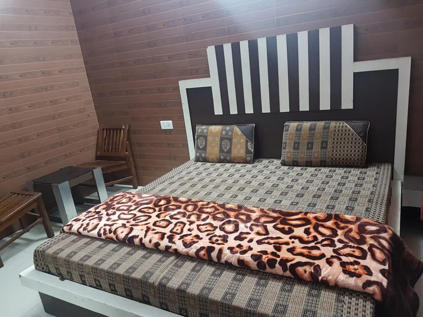 Hotel Narayan - Image 1