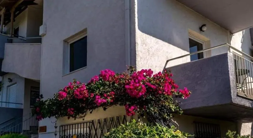 Alexandra Apartments - Image 1