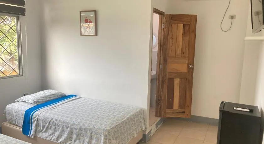 Liza, habitación privada de Flor de Lis Beach House - Image 1