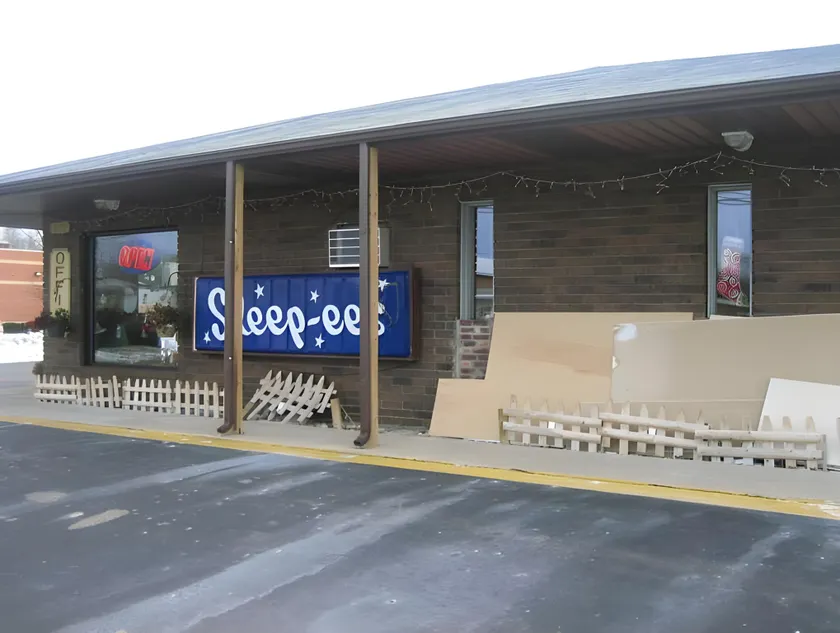 Sleep-ees Inn, Saginaw & Frankenmuth - Image 1