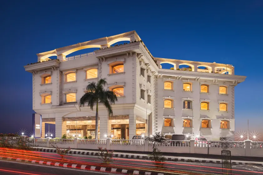 Grand Riviera - Image 1
