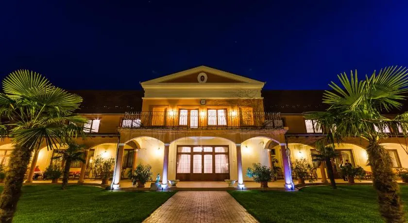 Vinum Hotel - Image 1