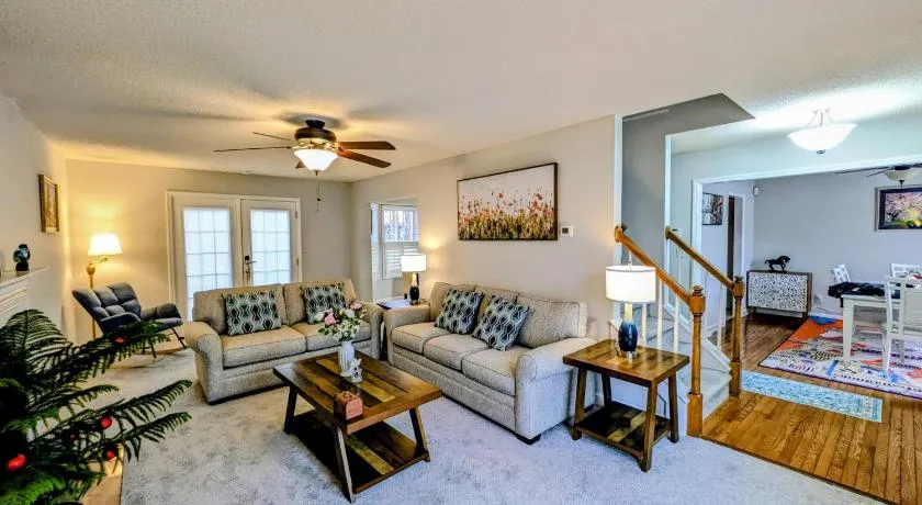 Double Room The Sunlit Serene in Cary Near RTP RDU Apex - Image 1