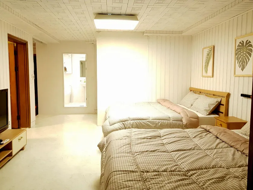 [Hongdae] Grand suite(2Rooms & 2Bathrooms) #D - Image 1