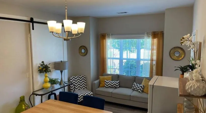 Adorable Apt with Access to Pool and Tennis Courts - Image 1